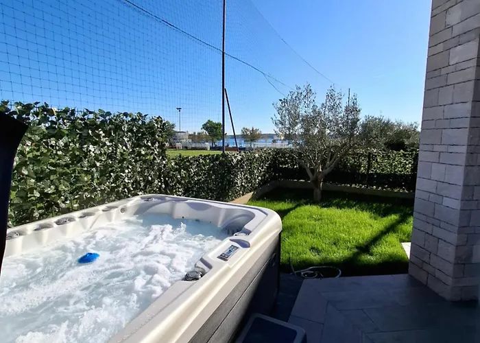 Lux Corner * Новиград