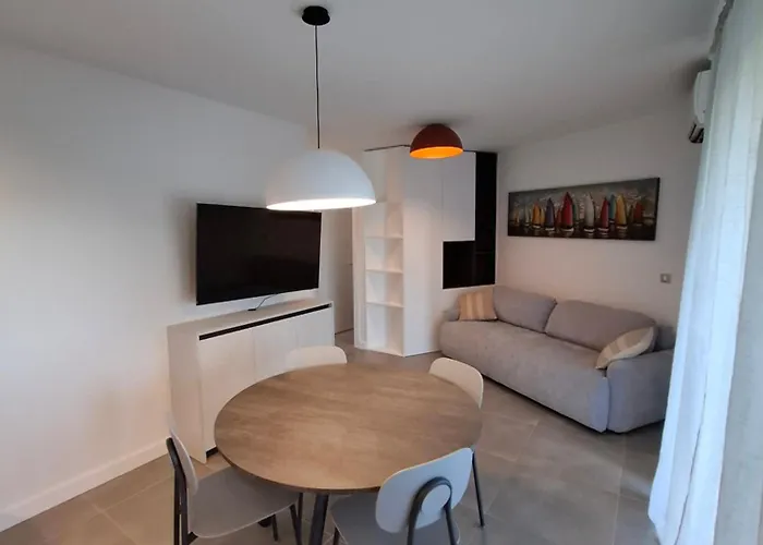 Lux Corner * Новиград