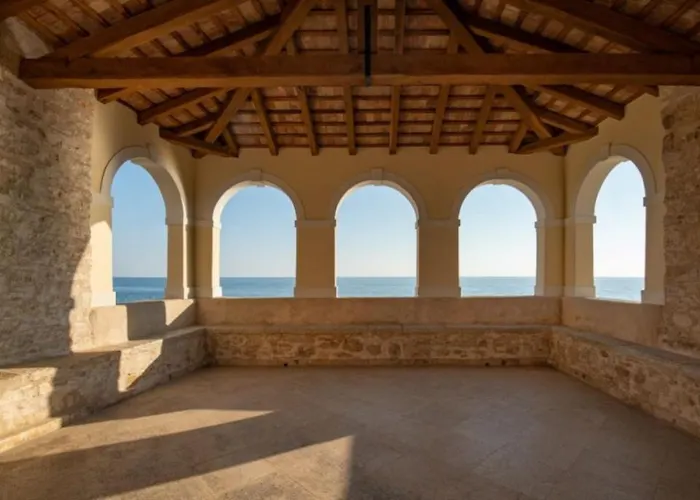 Lux Corner Апартаменты *