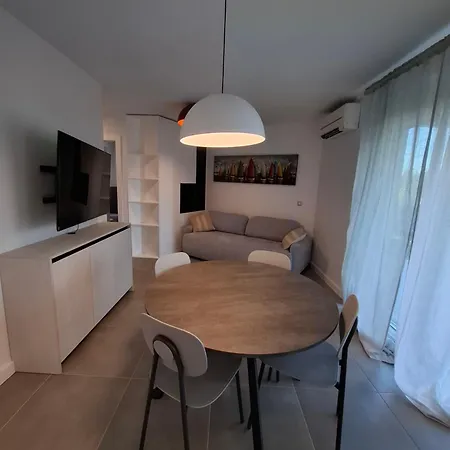 Lux Corner